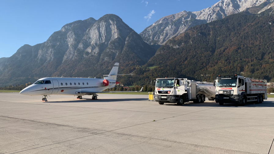 STS-Tankreinigungsfahrzeuge auf einem Flugplatz